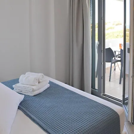 Paradise מלון דירות 4*