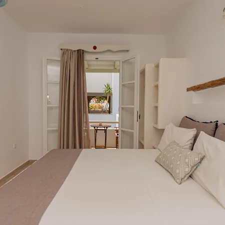 Paradise Aparthotel 3*